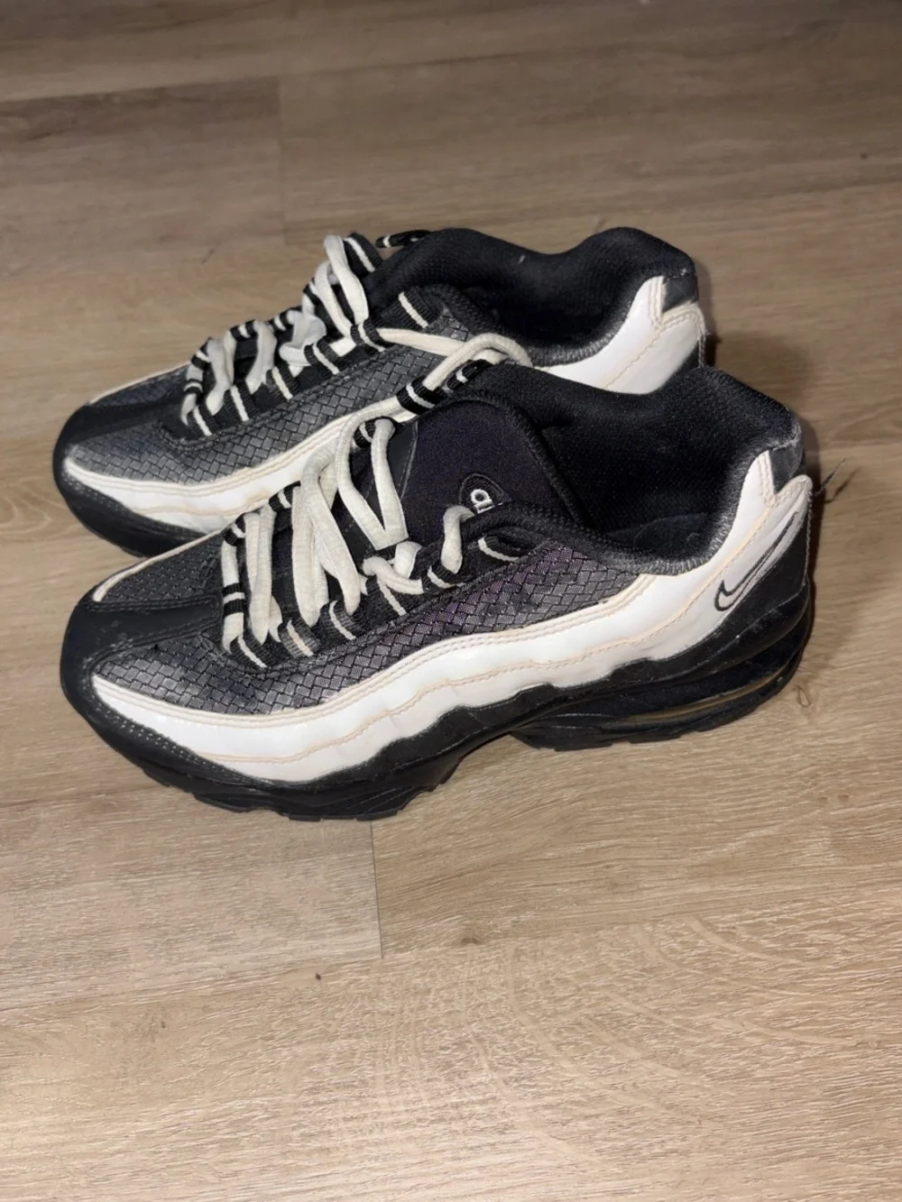 Nike Black and White Women's Sneakers